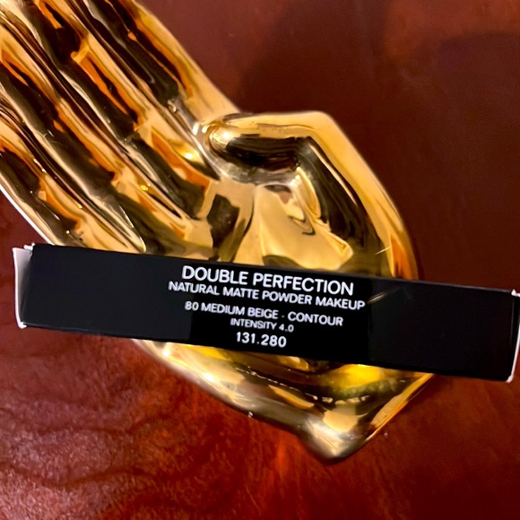 CHANEL. Double Perfection. Natural Matte Compact Powder. SPF 10. 80 Medium Beige - Picture 3 of 8